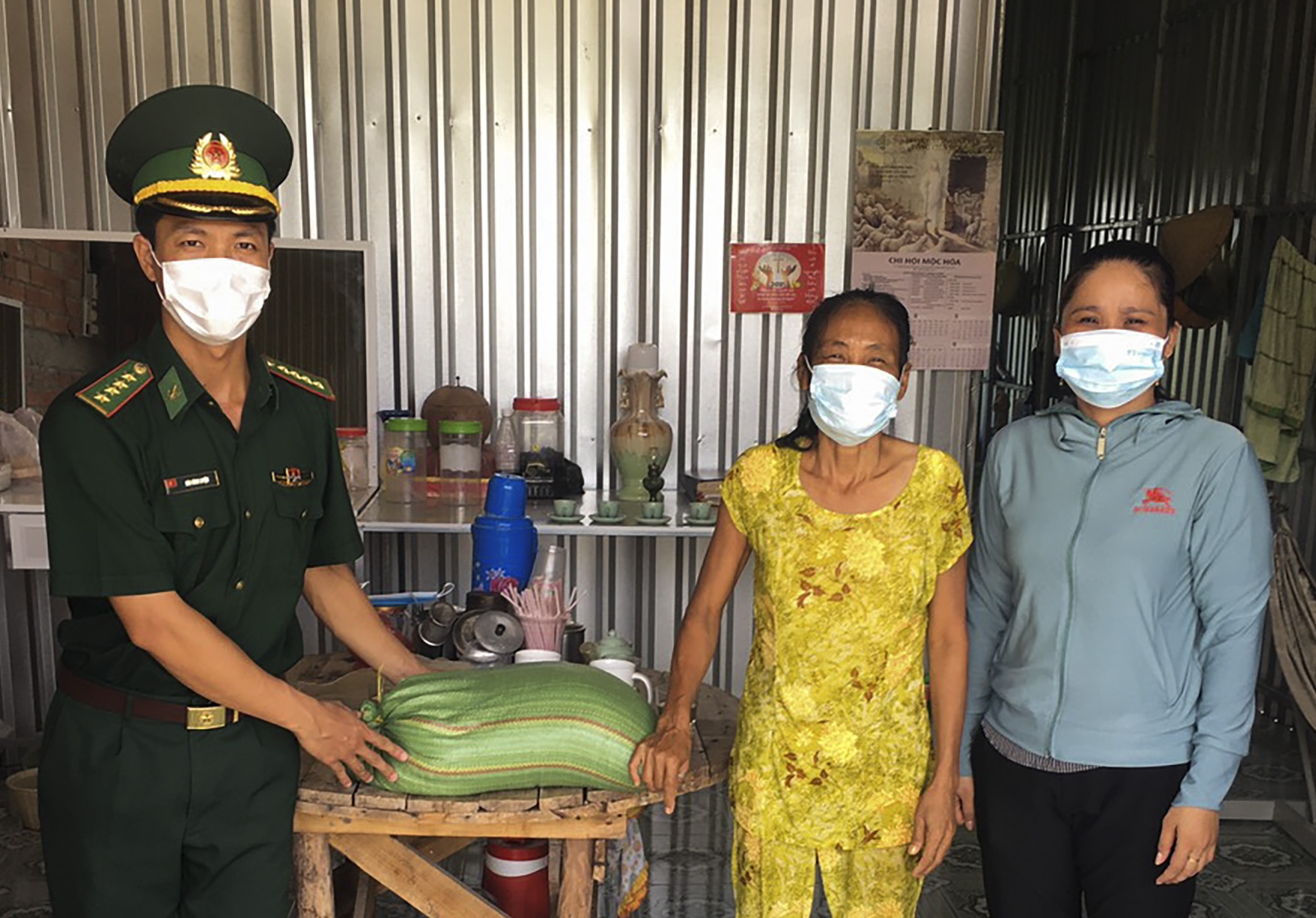 “Hũ gạo tình thương” trong mùa dịch